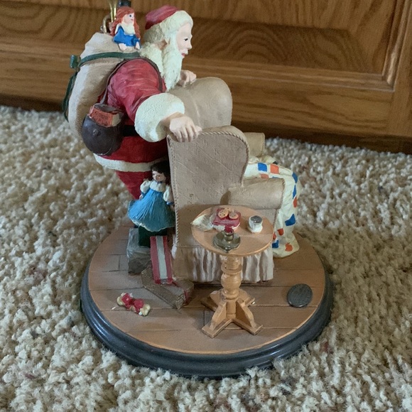 Norman Rockwell Christmas dream figurine - Picture 2 of 8